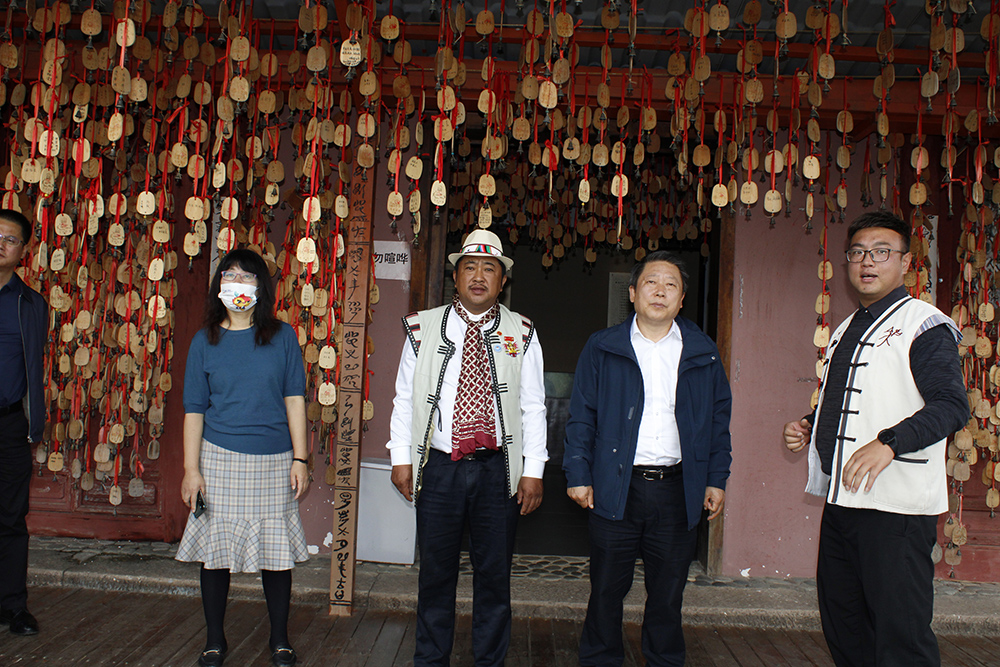 國(guó)家民委“民族團(tuán)結(jié)進(jìn)步”授榮專(zhuān)題調(diào)研組蒞臨“麗江拉市海濕地公園”指導(dǎo)調(diào)研，集團(tuán)董事長(zhǎng)楊四龍、集團(tuán)副董事長(zhǎng)、黨總支書(shū)記吳學(xué)華陪同
